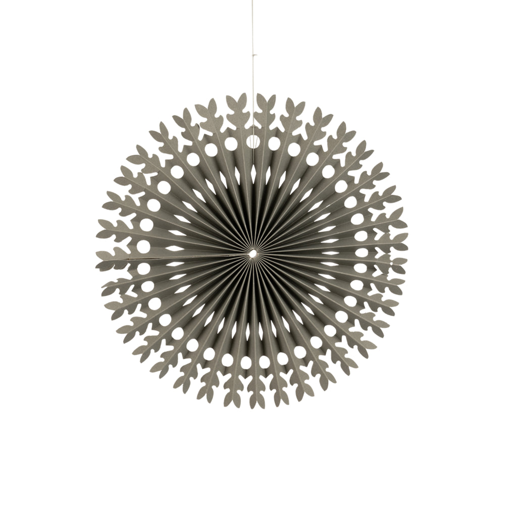 Se Solfjäder i återvunnet papper - Grå 25 cm. ✔ Stort utbud av Skinbjerg Design ✔ Snabb leverans: 1 - 2 vardagar och billig frakt - Artikelnummer: SBD-602081 och streckkod / Ean: 5714026602081 i lager - Rea på Dekorering Spara upp till 51% - Över 785 välkända varumärken på rea