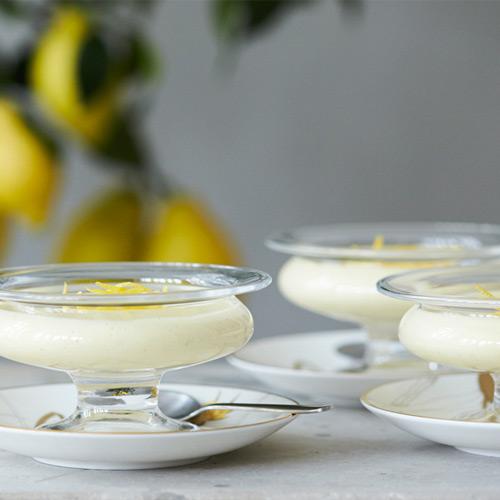 Gör en utsökt citronfrön och servera den i skålar från Holmegaard
